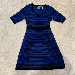 Taylor maternity stretch dress. Size Small